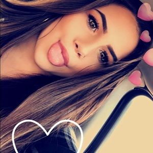 Meet your Posher, Alexia